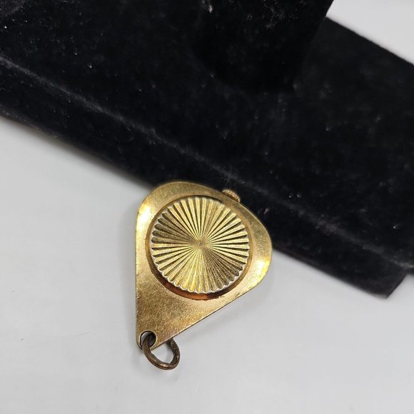 Vintage Watch  Pendant Caravelle Scratched Crystal 17 Jewels Gold Tone Hand Wind - Picture 2 of 3